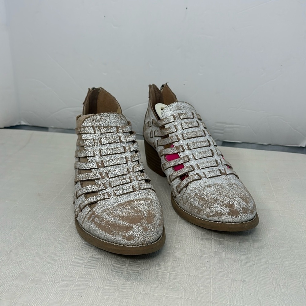 Diba True Very Berry Ankle Bootie size 9.5